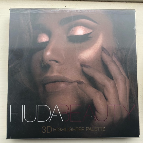 HUDA beauty 3D highlighter palette-gold sand ๐จ ๐ - Picture 5 of 6